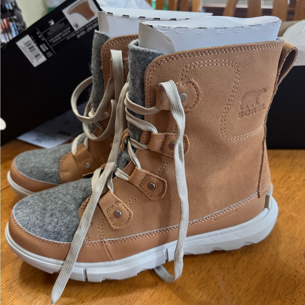 Sorel Woman Tan and Gray Boots